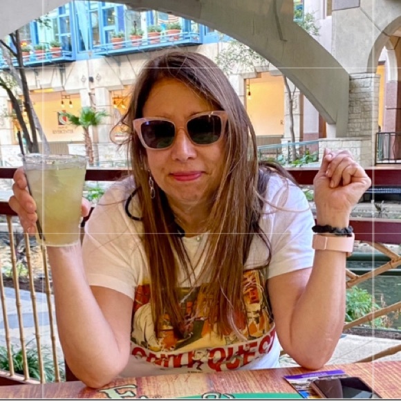 💎MEET THE POSHER💎 Bestdressed995 - Picture 1 of 16